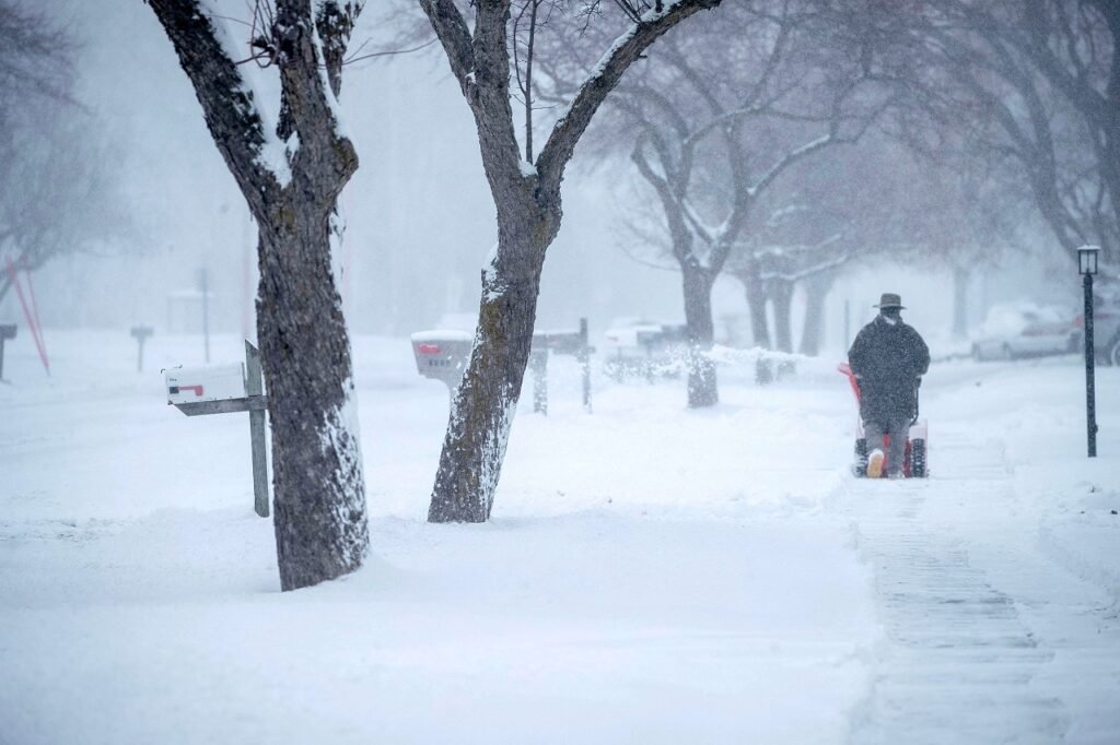 Tormenta invernal complica los viajes de fin de año en el noreste de EEUU y los Grandes Lagos